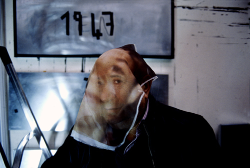 Christian Boltanski nel suo studio di Parigi