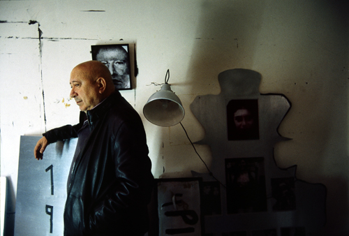 Christian Boltanski nel suo studio di Parigi